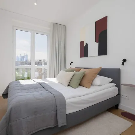 Luxury Two-bedroom With A Balcony In By Renters Prestige 바르샤바