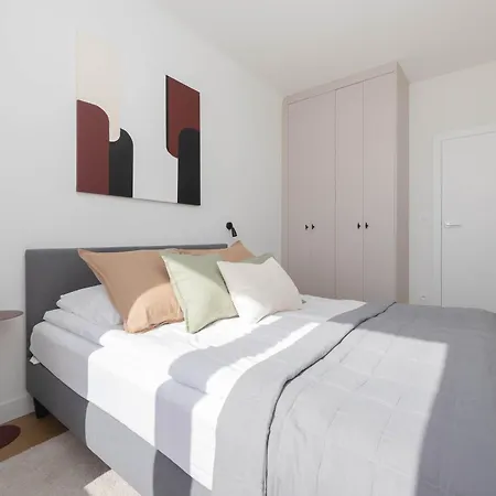 Luxury Two-bedroom With A Balcony In By Renters Prestige