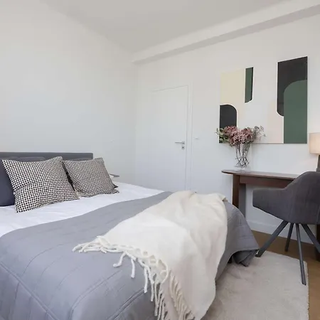 Luxury Two-bedroom With A Balcony In By Renters Prestige 公寓 *