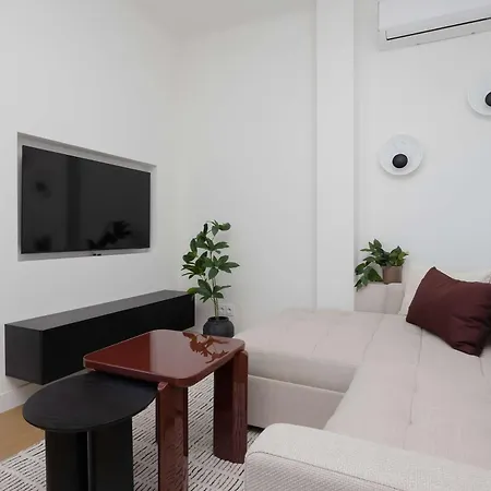 Luxury Two-bedroom With A Balcony In By Renters Prestige 바르샤바