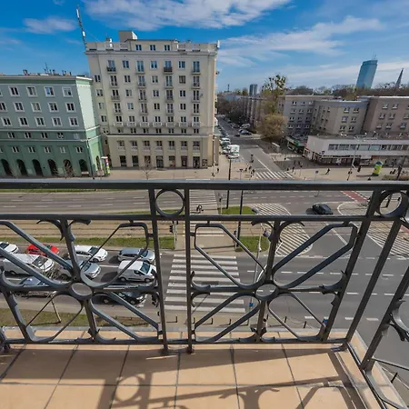 Luxury Two-bedroom With A Balcony In By Renters Prestige 아파트 *