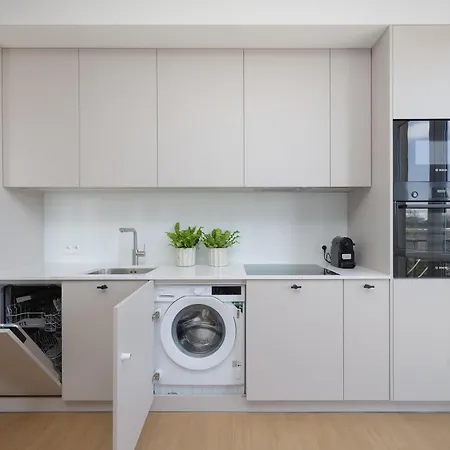 Luxury Two-bedroom With A Balcony In By Renters Prestige 华沙