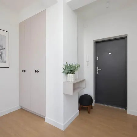 Luxury Two-bedroom With A Balcony In By Renters Prestige * 바르샤바