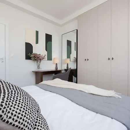 Luxury Two-bedroom With A Balcony In By Renters Prestige