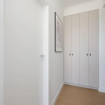 公寓 Luxury Two-bedroom With A Balcony In By Renters Prestige *