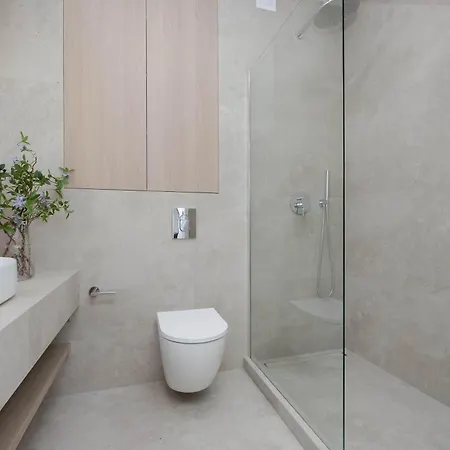 아파트 Luxury Two-bedroom With A Balcony In By Renters Prestige