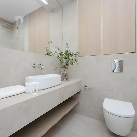 Luxury Two-bedroom With A Balcony In By Renters Prestige *